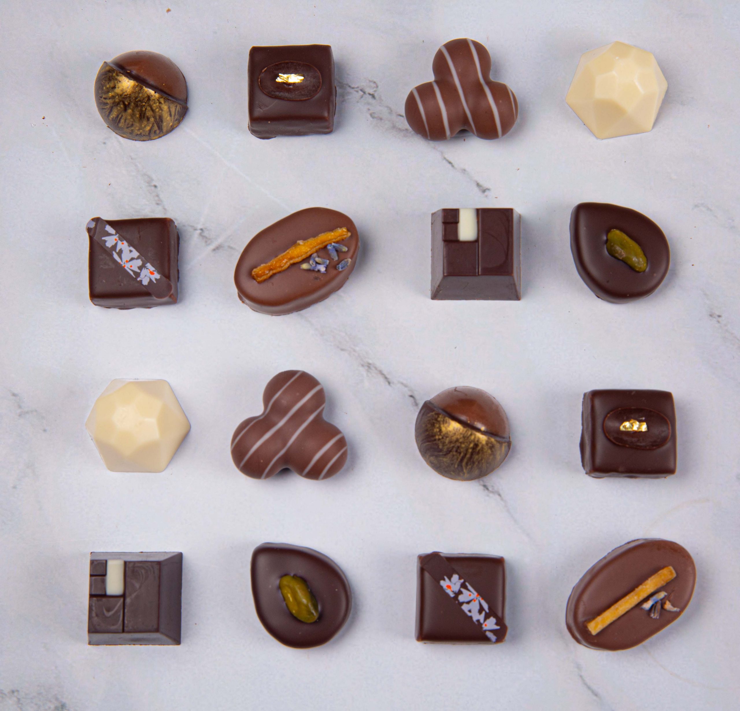 Small Graceful Assorted Praline Tray (24pcs)